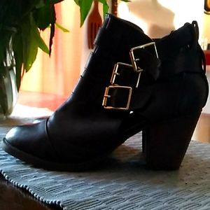 size 7.5 black ankle boots